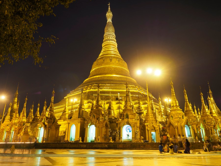 Shwedagon in der Nacht